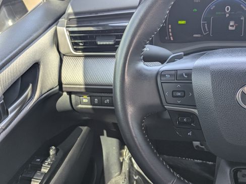 Used 2025 Toyota Camry SE w/ Convenience Package FWD image 22