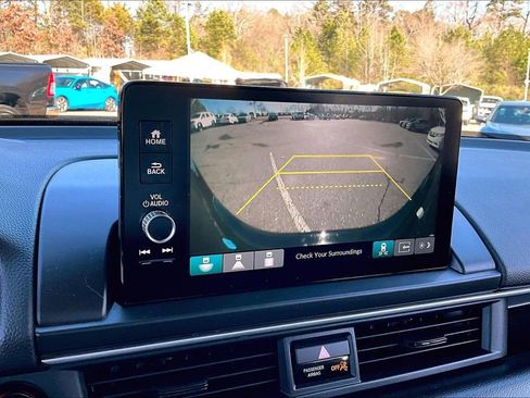 Used 2024 Honda Pilot Touring image 13