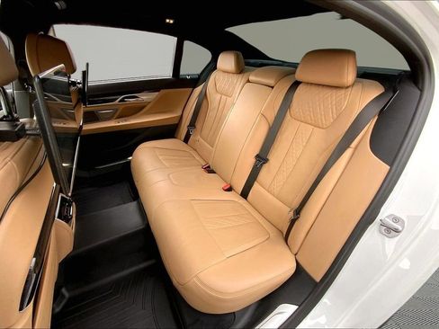 Used 2019 BMW 740i w/ Executive Package image 16