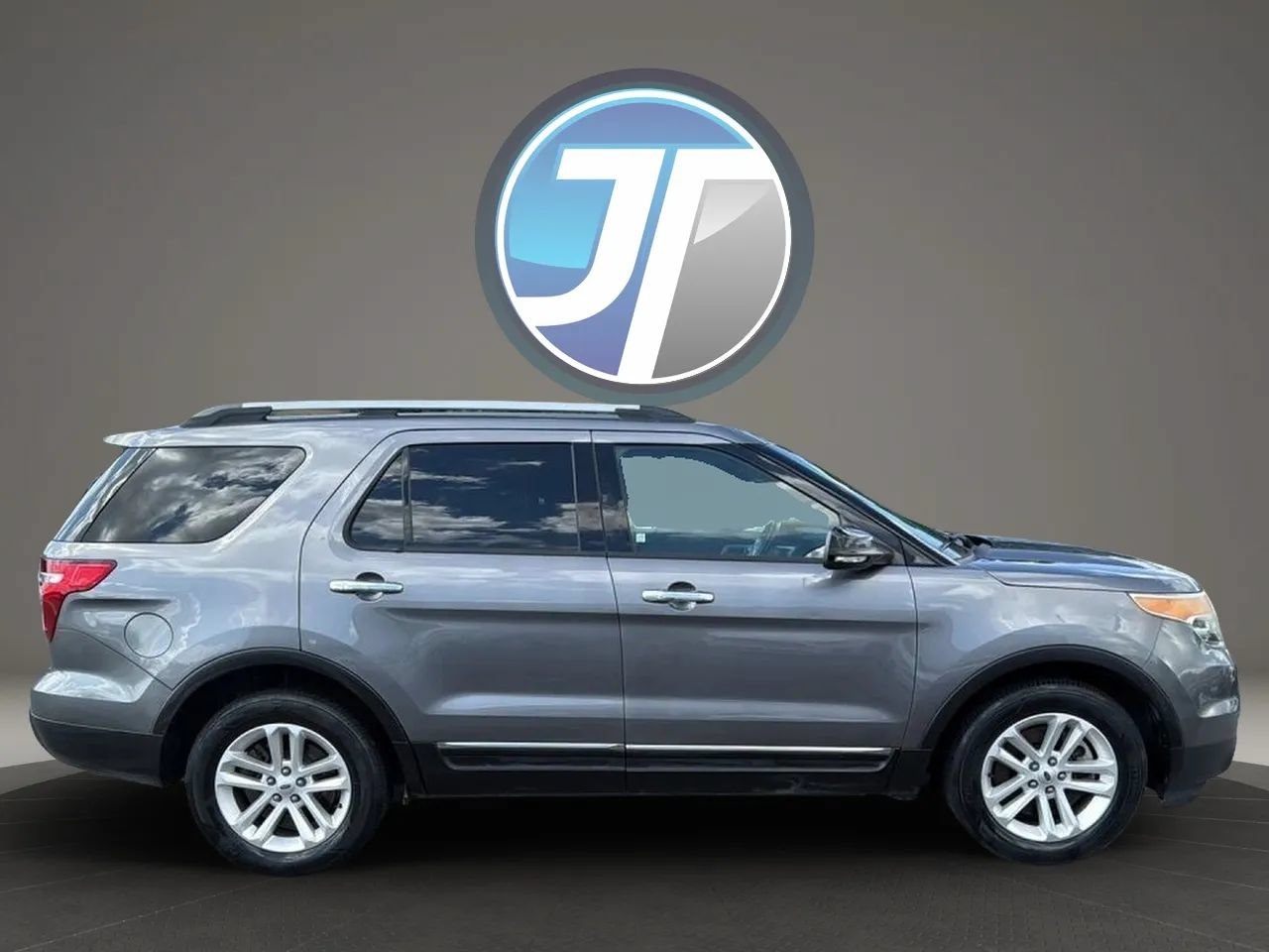 Used 2014 Ford Explorer XLT w/ Equipment Group 201A FWD image 4