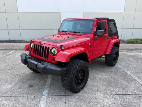 Used 2016 Jeep Wrangler Sahara w/ Connectivity Group AWD/4WD image 4