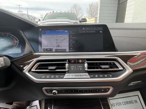 Used 2021 BMW X5 xDrive40i w/ M Sport Package image 17