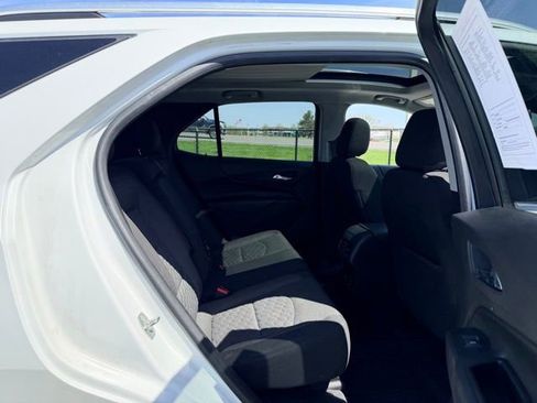 Used 2018 Chevrolet Equinox LT w/ Sun & Infotainment Package image 8