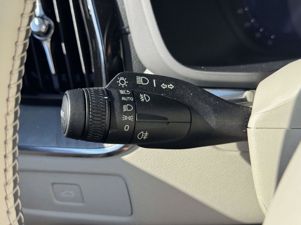 Used 2025 Volvo XC60 B5 Ultra w/ Protection Package Premier AWD/4WD image 20