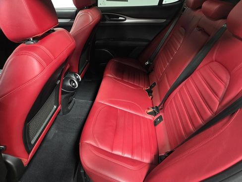 Used 2022 Alfa Romeo Stelvio Veloce image 33