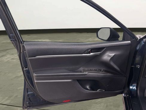 Used 2021 Toyota Camry SE FWD image 12