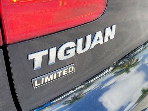 Used 2017 Volkswagen Tiguan Limited w/ Premium Package image 5