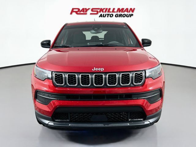 Used 2025 Jeep Compass Sport AWD/4WD image 2