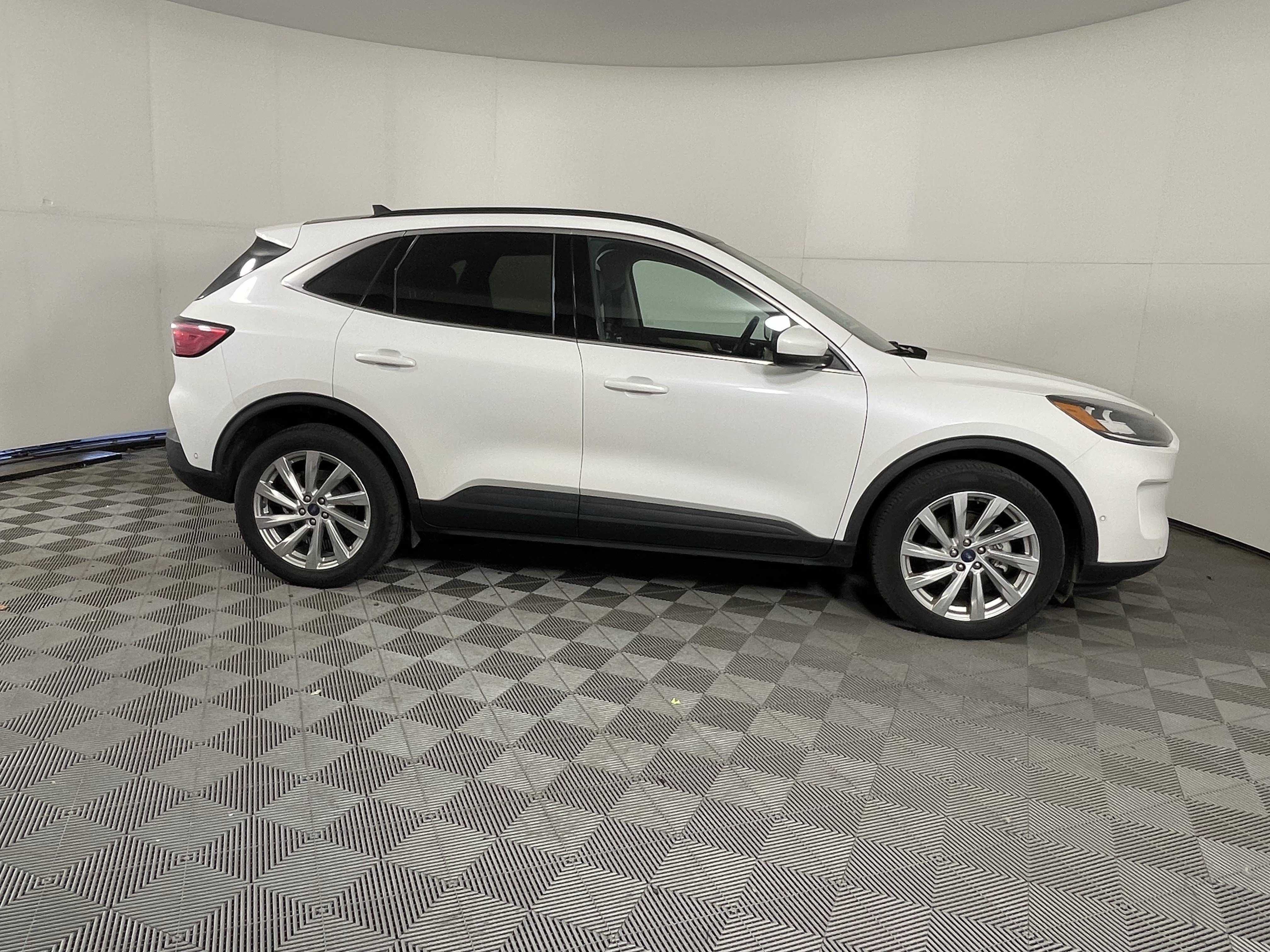 Used 2021 Ford Escape Titanium w/ Titanium Elite Package AWD/4WD image 6
