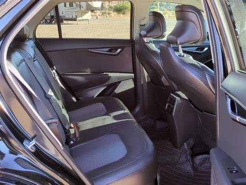 Used 2024 Kia Niro EX Touring image 29