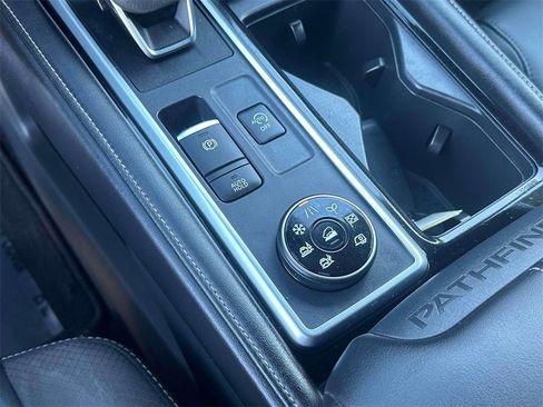 Certified 2023 Nissan Pathfinder SL image 32