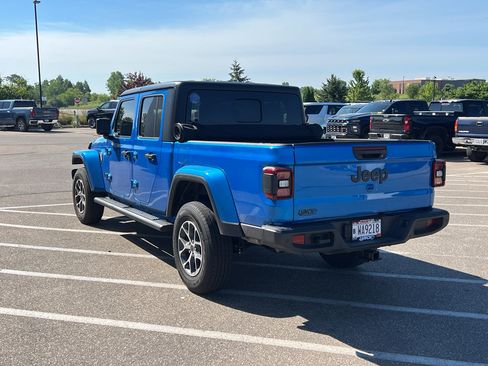 Used 2024 Jeep Gladiator Sport AWD/4WD image 3