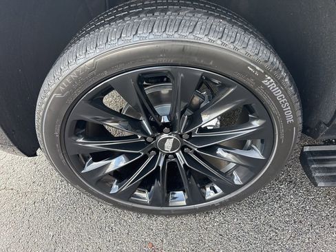 Used 2026 Cadillac Escalade Platinum Sport w/ LPO, ONYX Package image 9