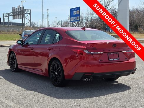 Used 2025 Toyota Camry SE w/ Convenience Package FWD image 4