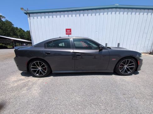 Used 2016 Dodge Charger R/T Scat Pack w/ Beats Audio Group RWD image 9