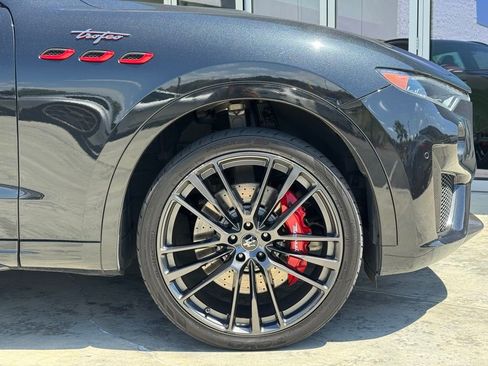 Used 2022 Maserati Levante Trofeo image 8