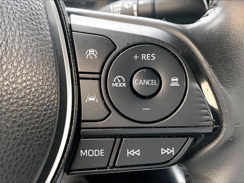 Used 2023 Toyota Corolla SE w/ SE Package FWD image 11