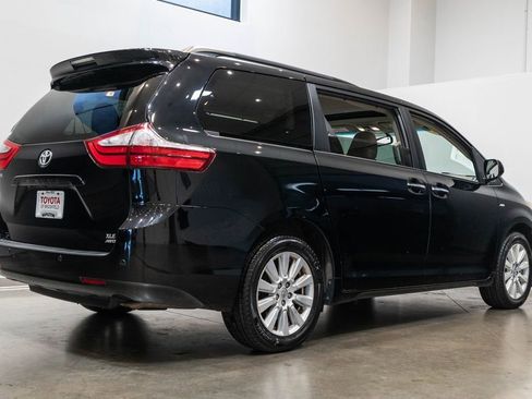 Used 2017 Toyota Sienna XLE w/ XLE Navigation Package AWD/4WD image 9