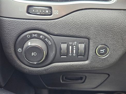 Used 2019 Jeep Cherokee Overland w/ Technology Group image 20