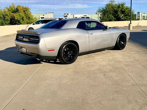 Used 2015 Dodge Challenger R/T w/ Quick Order Package 28B R/T RWD image 9
