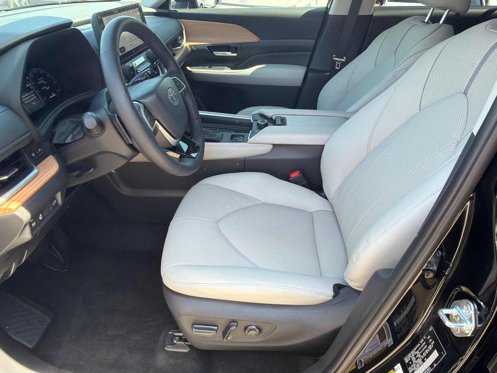 Used 2026 Toyota Grand Highlander AWD image 9