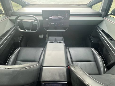 Used 2024 Tesla Cybertruck AWD Crew Cab image 13