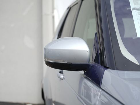 Used 2018 Land Rover Discovery HSE image 11