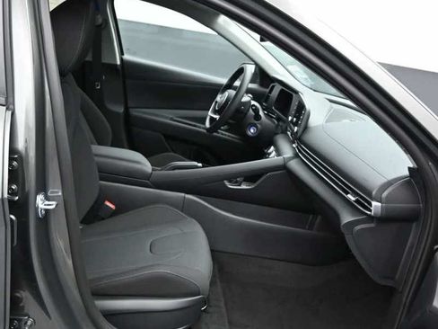 New 2026 Hyundai Elantra SE FWD image 11