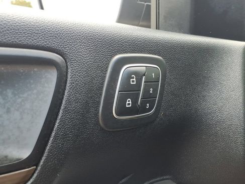 Used 2020 Ford Escape Titanium AWD/4WD image 9