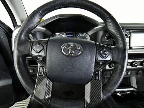 Used 2018 Toyota Tacoma SR5 image 2