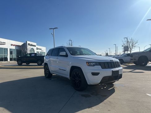 Used 2019 Jeep Grand Cherokee Altitude image 7