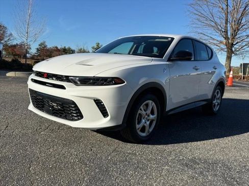 Certified 2025 Dodge Hornet GT w/ Cold Weather Group AWD/4WD image 7