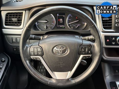 Used 2018 Toyota Highlander XLE AWD/4WD image 11