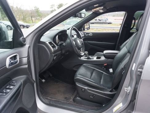 Used 2018 Jeep Grand Cherokee Altitude image 2