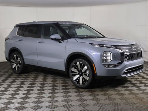 New 2026 Mitsubishi Outlander SE AWD/4WD image 2
