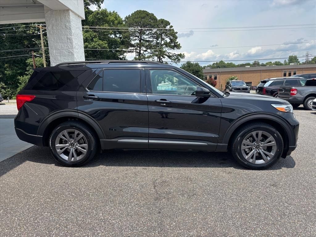 Used 2024 Ford Explorer XLT w/ Equipment Group 202A RWD image 21