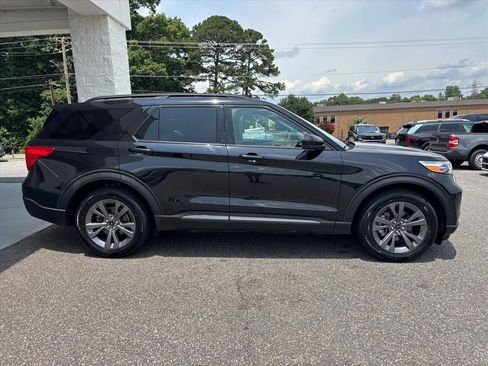 Used 2024 Ford Explorer XLT w/ Equipment Group 202A RWD image 21