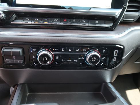 Used 2024 GMC Sierra 1500 SLT w/ SLT Premium Package AWD/4WD image 28