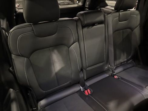 Used 2025 Jeep Grand Cherokee Altitude image 26