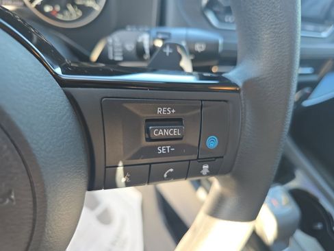 Used 2023 Nissan Rogue SV image 23