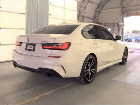 Used 2022 BMW 330i Sedan w/ M Sport Package RWD image 9