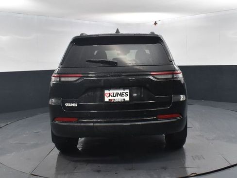 New 2025 Jeep Grand Cherokee Altitude image 8