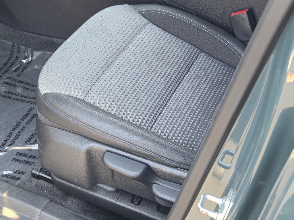 Certified 2025 Chevrolet Trax LT FWD image 22