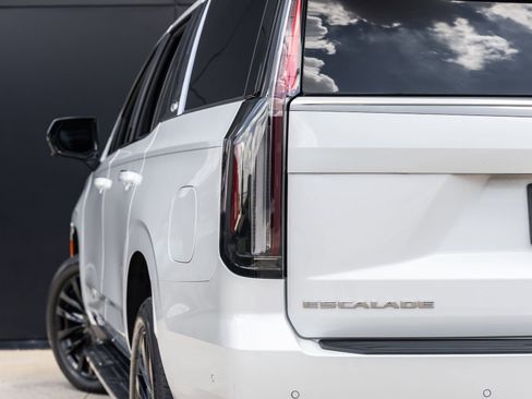 Used 2023 Cadillac Escalade Premium Luxury w/ LPO, Floor Liner Package AWD/4WD image 12