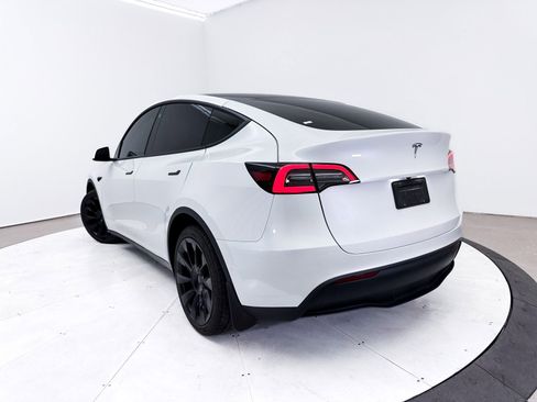 Used 2021 Tesla Model Y Long Range image 2