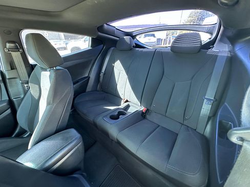 Used 2017 Hyundai Veloster Value Edition image 8