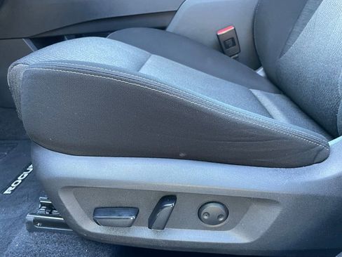Used 2025 Nissan Rogue SV FWD image 11