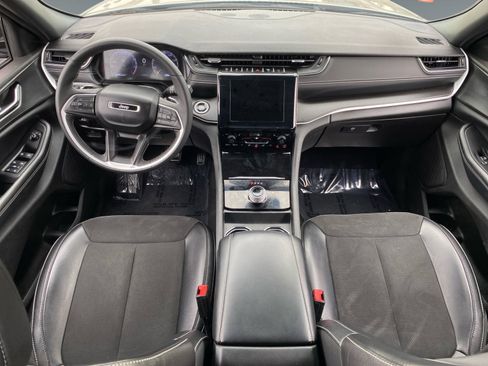 Used 2024 Jeep Grand Cherokee L Laredo image 10