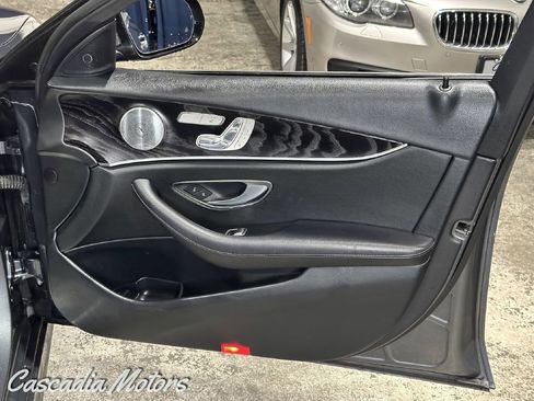 Used 2018 Mercedes-Benz E 300 4MATIC image 22