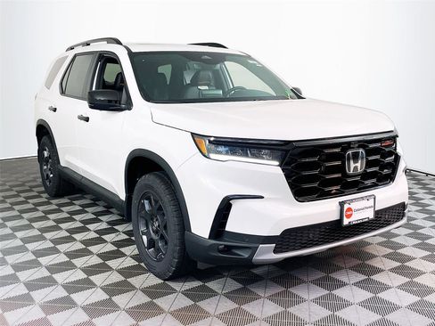 New 2025 Honda Pilot TrailSport image 1